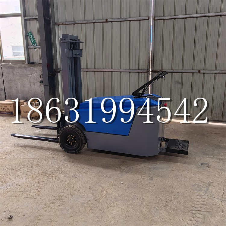 富裕县全电动叉车插腿式堆高车液压装卸车1.5吨升高小型站驾式铲车